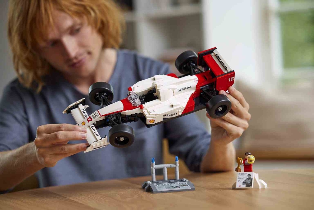 McLAREN MP4/4 AYRTON SENNA                                                 