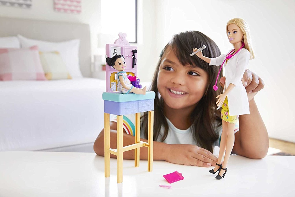 BARBIE PEDIATRA RUBIA