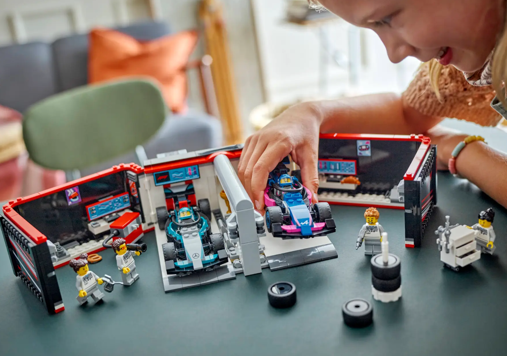 GARAJE F1 MERCEDES+ALPINE