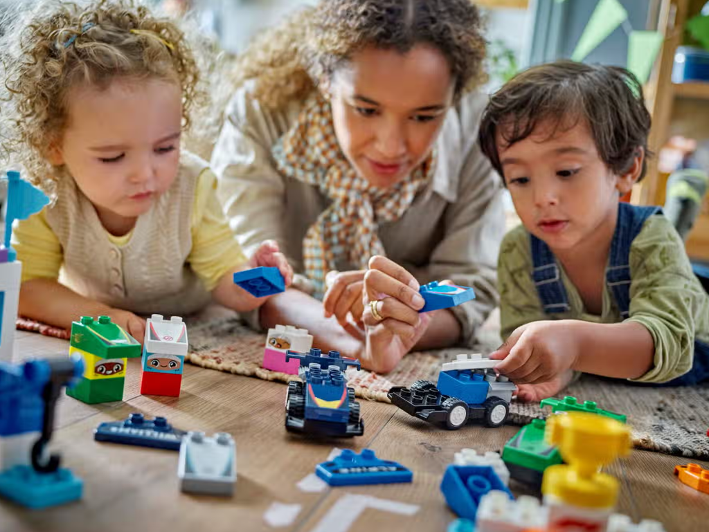 COCHES DE CARRERAS Y PILOTOS