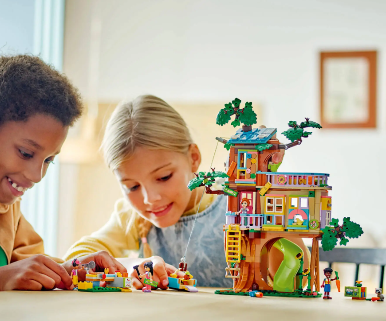 QUEDADA EN LA CASA DEL ARBOL