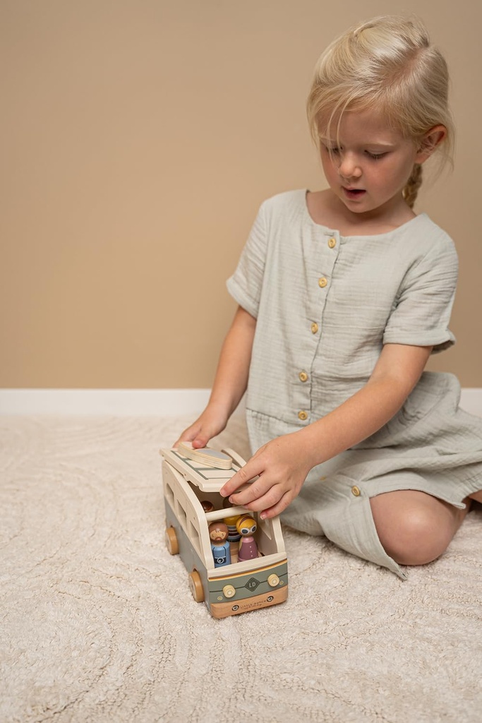 FURGONETA RETRO Y MUÑECOS