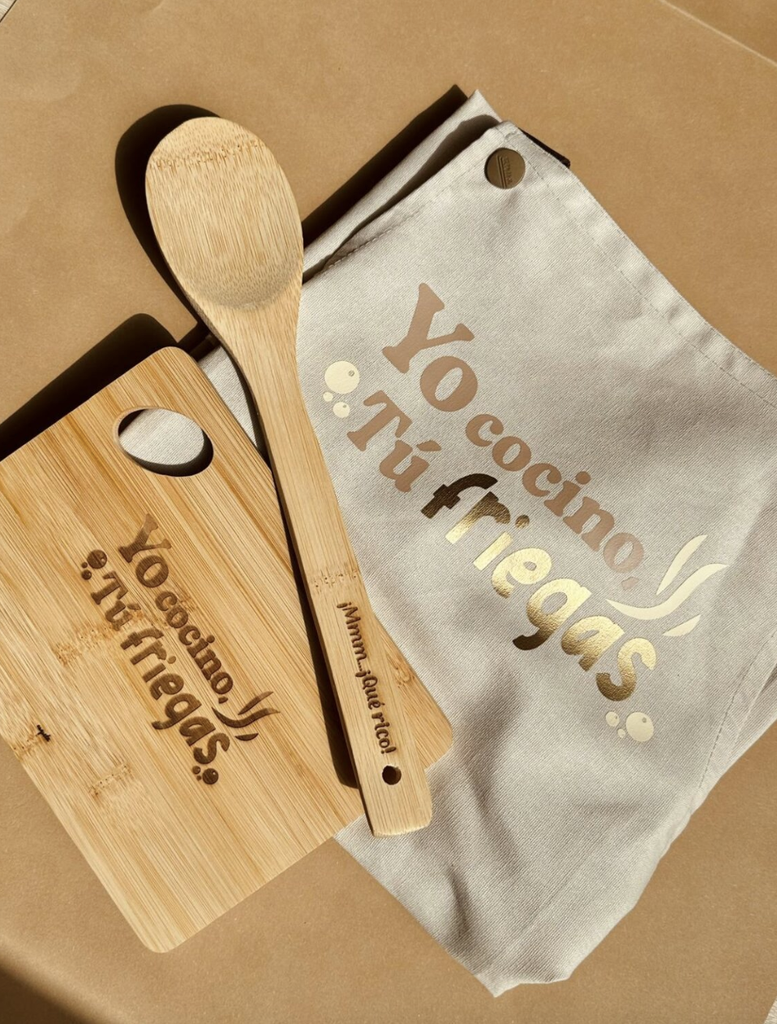 DELANTAL+TABLA+CUCHARA BEIGE