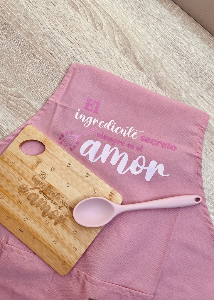 DELANTAL+TABLA+CUCHARA ROSA