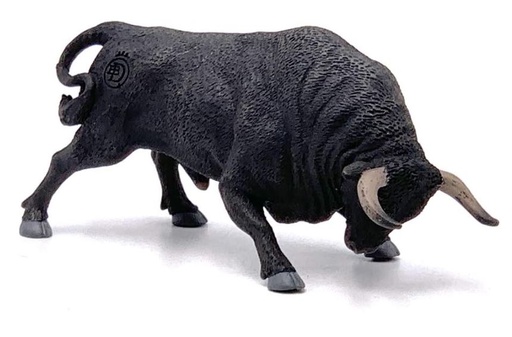 [56710101] TORO NEGRO ZAINO EMBISTIENDO